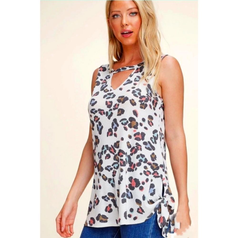 Ivory Animal Print Key Hole Top - Picture 5 of 9